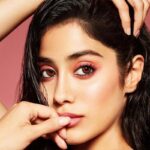 Nykaa Eyes On Me! 10-in-1 Eyeshadow Palette - Beachside Peach - Image 7